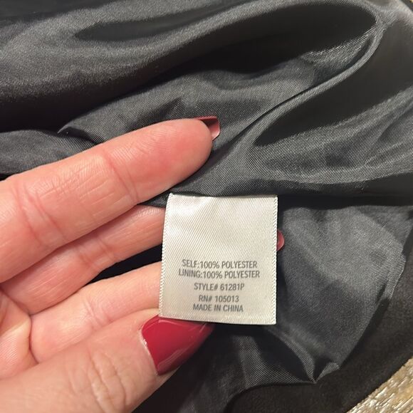 NWT Francesca’s embroidered skirt size medium. Suede feel. - Picture 7 of 11